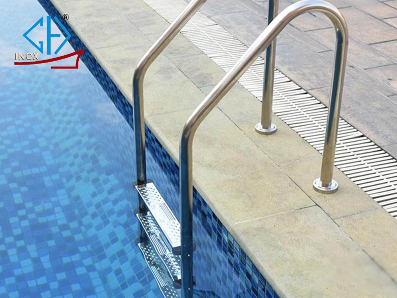 Tại sao nên chọn sàn inox chống trượt khu hồ bơi?