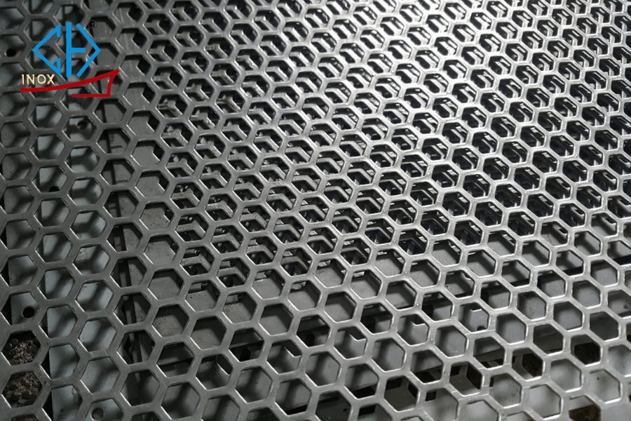 Tấm Inox Đục Lỗ Lục Giác – Sang Trọng, Ứng Dụng Đa Dạng