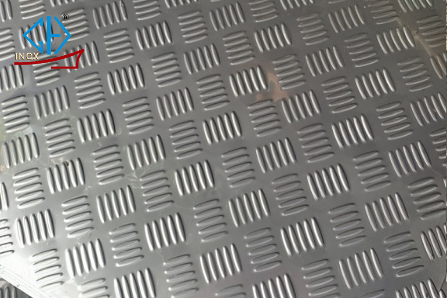 Tấm Inox Gân 5 Vạch Chống Trượt Cho Sàn, Cầu Thang