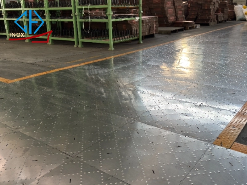 Ưu điểm vượt trội của sàn inox so với các vật liệu khác