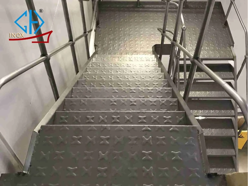 Inox Gia Hưng - Đơn vị cung cấp tấm inox 304 chống trượt uy tín