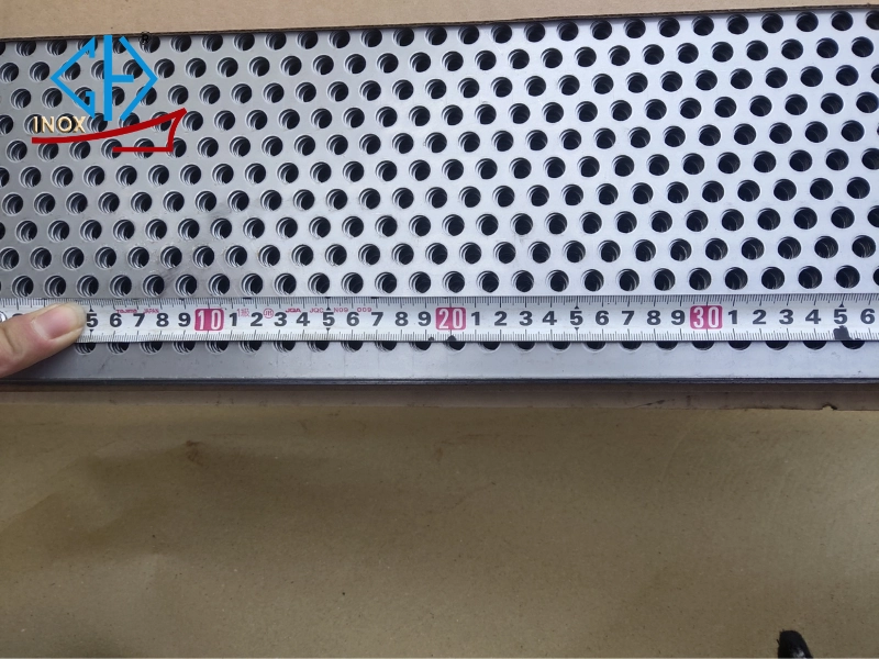 Tấm inox đục lỗ chống trượt - Inox chống trượt 316