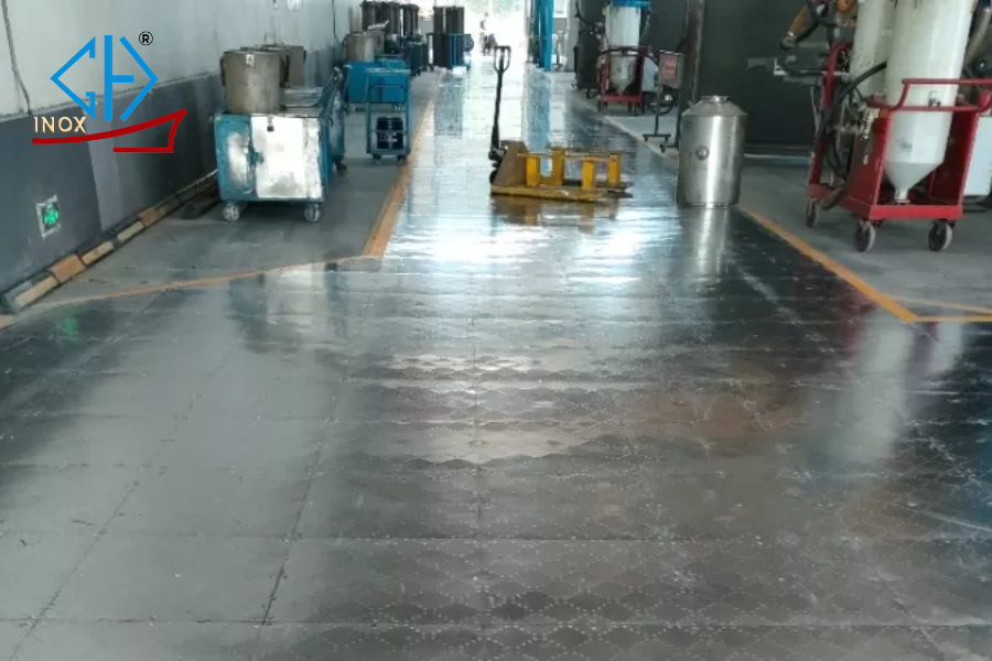 Sàn Inox Chống Trượt Nhà Xưởng Bền Bỉ, An Toàn Tuyệt Đối