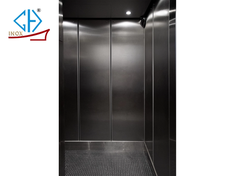 Đặc điểm kỹ thuật và ưu điểm của tấm inox thang máy xước đen