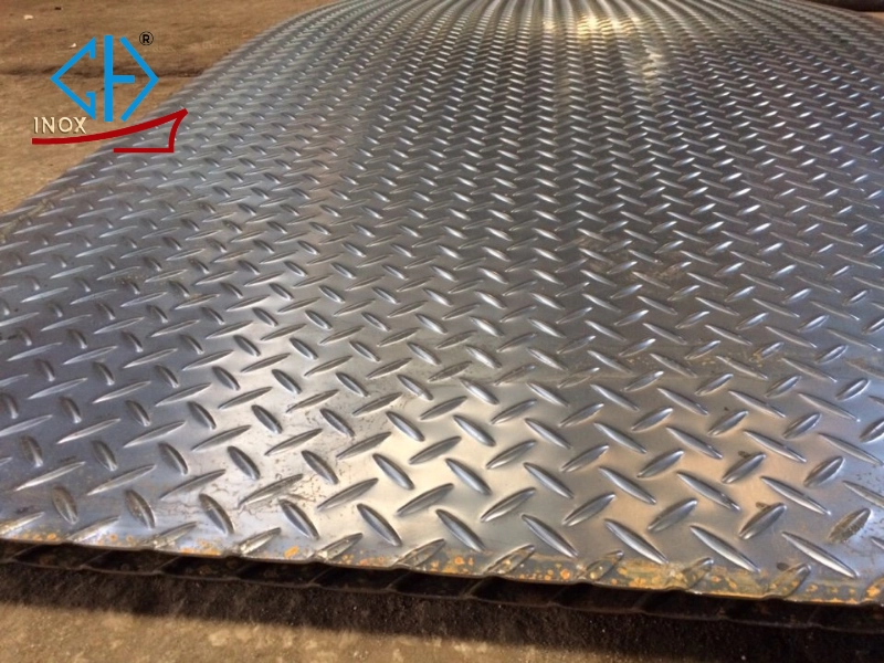 Tiêu chuẩn tấm inox chống trượt theo các quy chuẩn quốc tế phổ biến