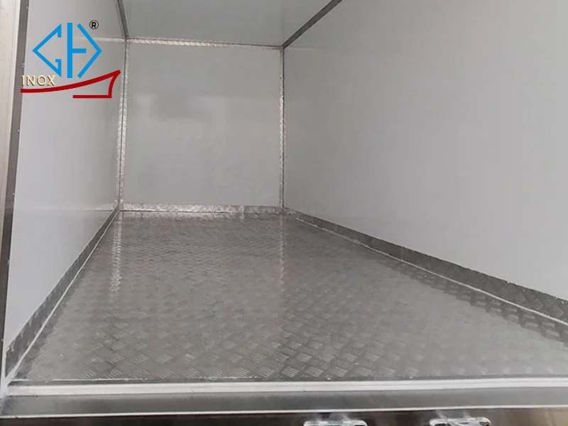 Lợi ích cốt lõi khi sử dụng inox chống trượt sàn xe tải