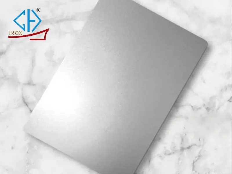Ưu điểm vượt trội khi lựa chọn tấm inox vân cát trắng
