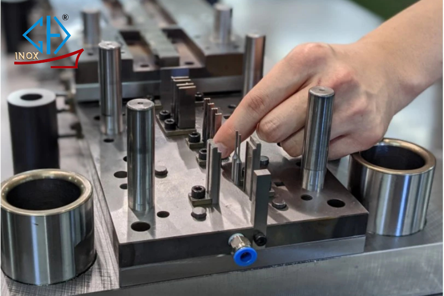 Quy Trình Sản Xuất Inox Đục Lỗ Đạt Chuẩn Chất Lượng Cao