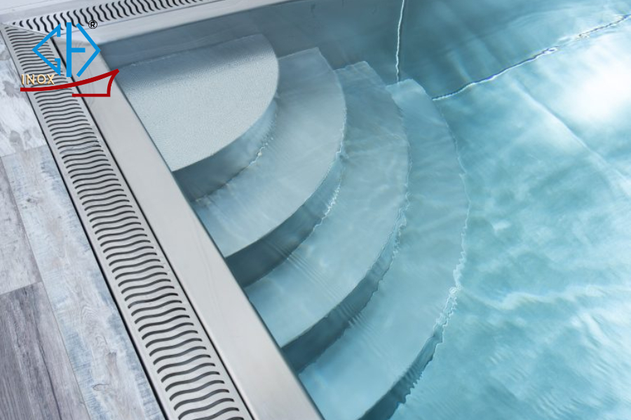 Sàn Inox Chống Trượt Khu Hồ Bơi - Lựa Chọn An Toàn Lâu Dài