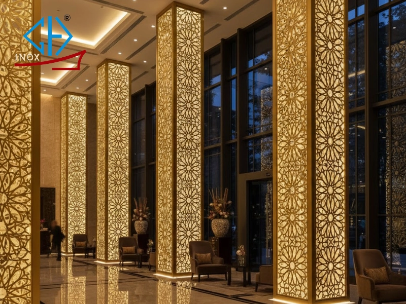 Sử dụng tấm inox đục lỗ để ốp cột và trang trí tường