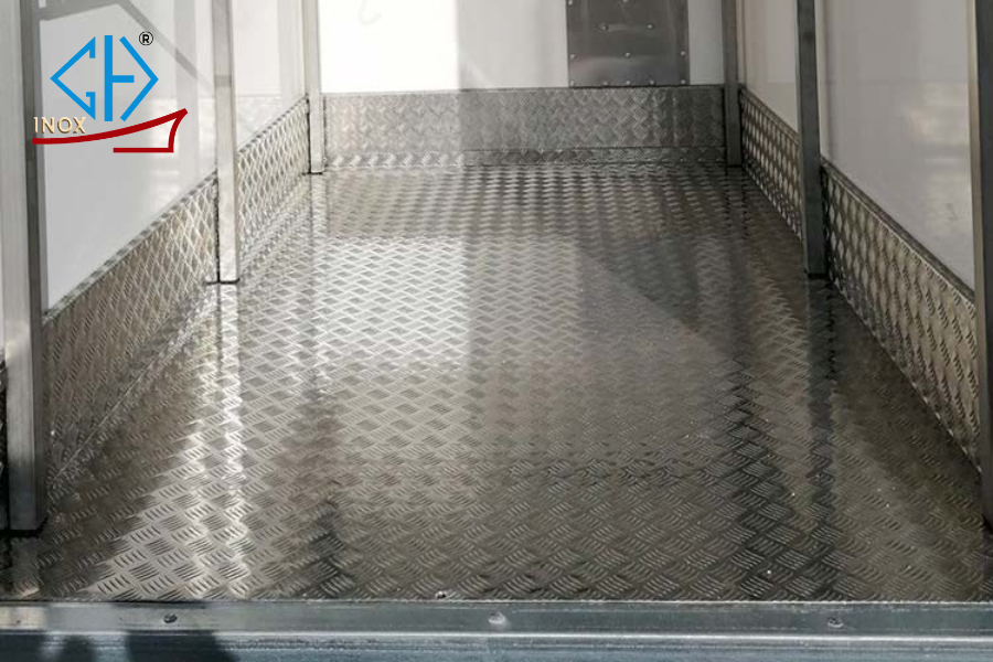 Sàn Inox Chống Trượt Kho Lạnh - Sạch, Bền, Dễ Vệ Sinh