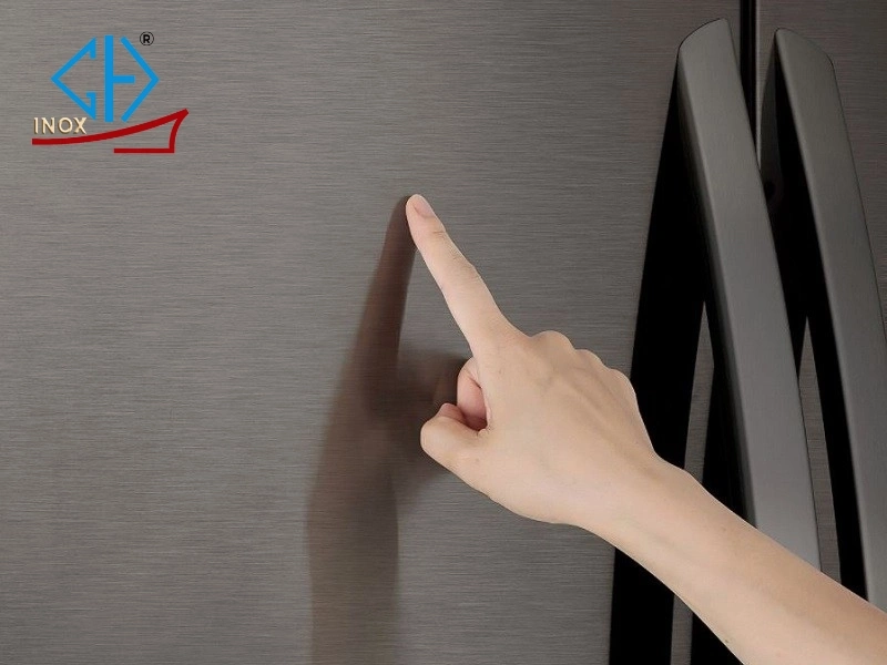 inox xước thông thường và inox xước chống vân tay
