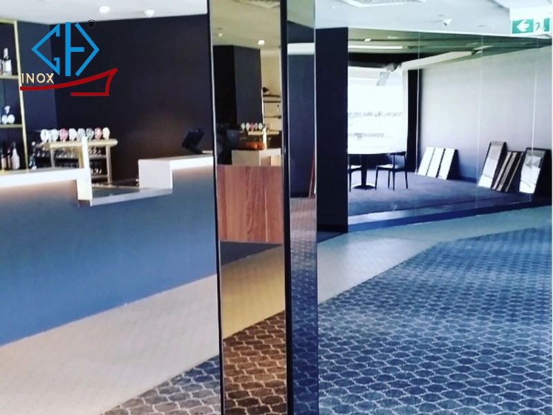 Ứng dụng thực tế của inox gương ốp cột trong kiến trúc