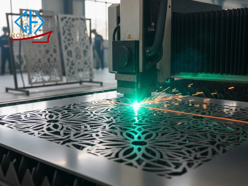Cắt Laser Fiber được sử dụng để tạo ra các tấm inox đục lỗ hoa văn