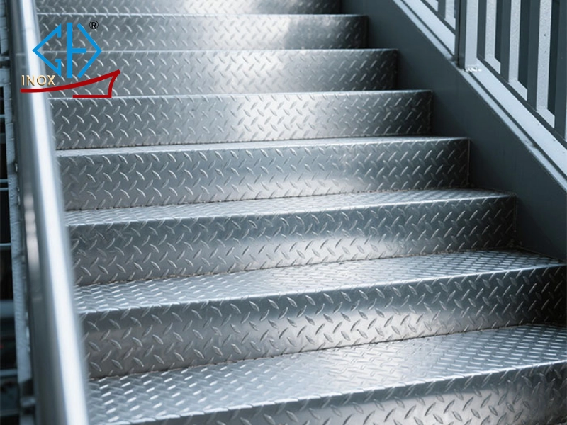 Ưu điểm vượt trội của tấm inox caro chống trượt