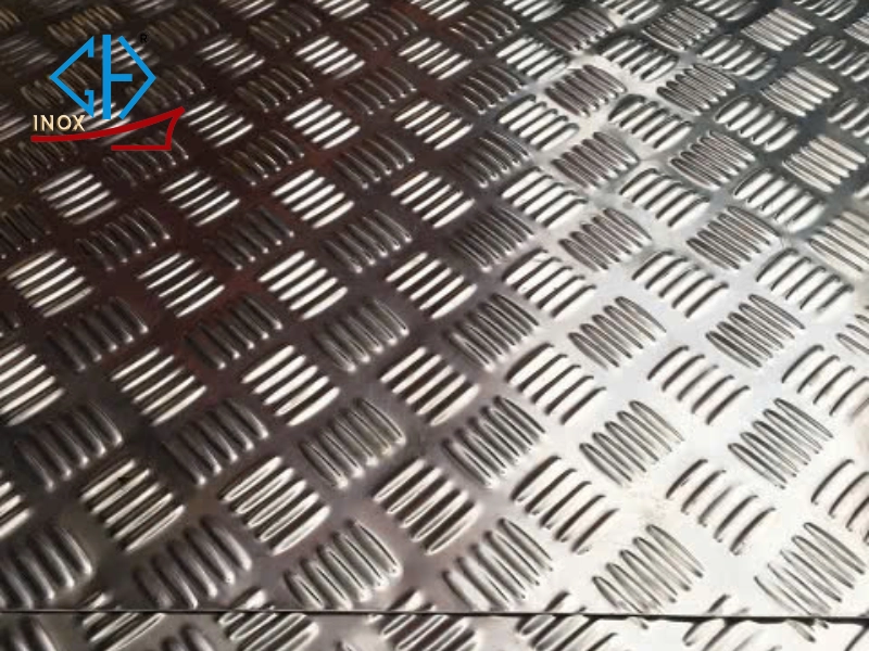 Thông số kỹ thuật tấm inox gân 5 vạch chống trượt