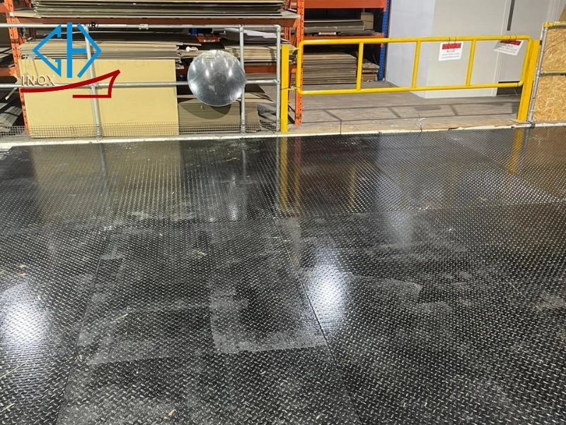 Nên mua sàn inox chống trượt nhà xưởng tại Inox Gia Hưng