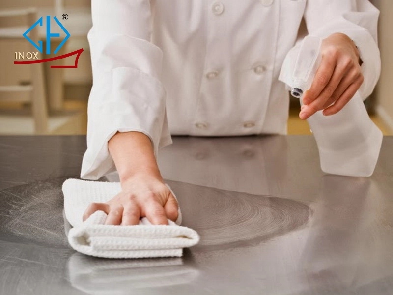 Cách phòng ngừa và xử lý ố vàng trên inox xước hiệu quả Cách phòng ngừa và xử lý ố vàng trên inox xước hiệu quả