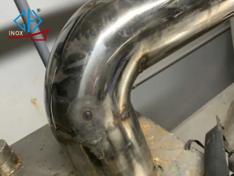Dấu hiệu nhận biết Inox 304 bị ăn mòn bởi axit và hậu quả