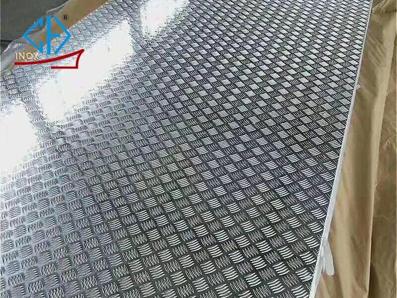 Các loại inox chống trượt sàn xe tải phổ biến hiện nay