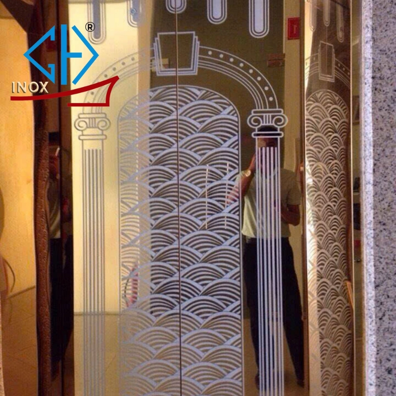 Cửa thang máy inox hoa văn cổng vòm sang trọng 