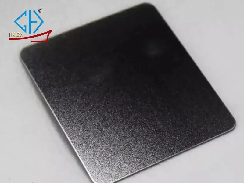 Ứng dụng đa dạng của tấm inox vân cát bạc
