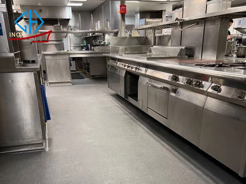 Quy chuẩn sàn inox chống trượt nhà bếp công nghiệp